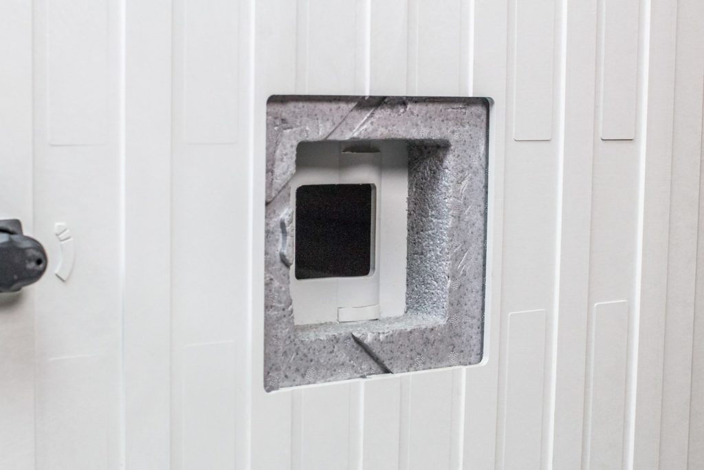 HSV Technical Moulded Parts, samenstelling van binnendeur en buitendeur, geïsoleerd met EPS schuim
